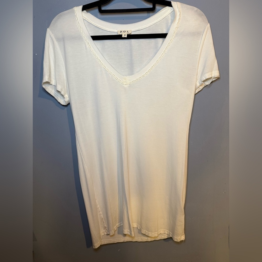 Elegant White V-Neck Women's Top, So Soft!! Size small